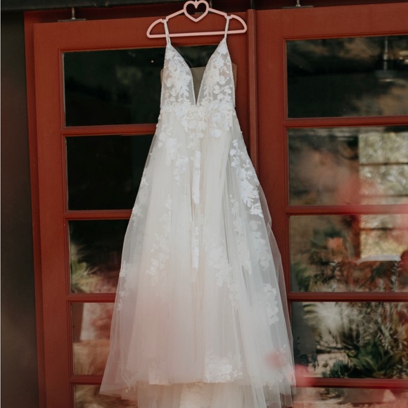 WEDDING DRESS FOR SALE, Like New - Picture 1 of 8